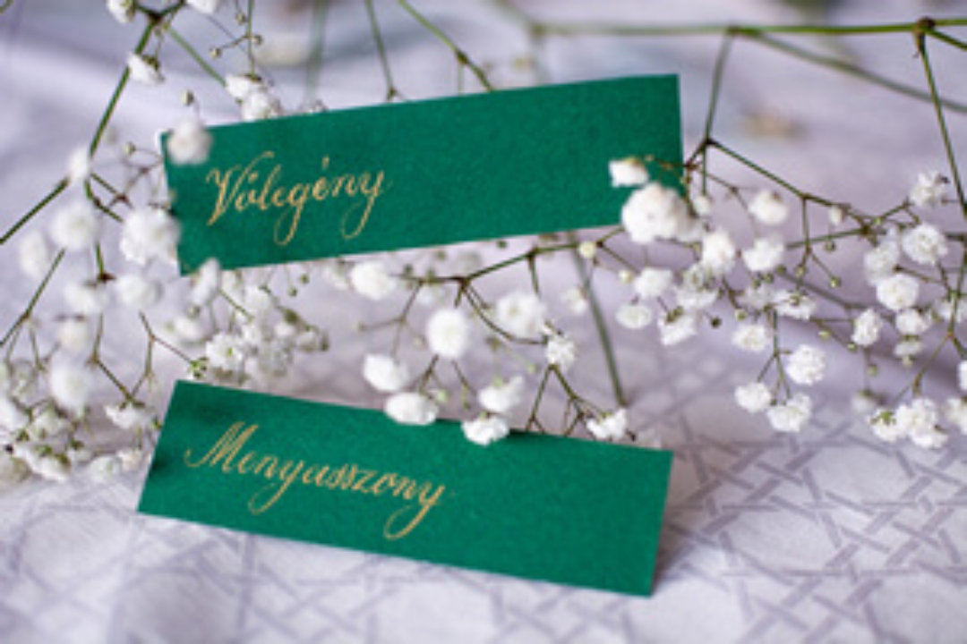 esküvői ültetőkártya kurzus mirtusz vőlegény menyasszony